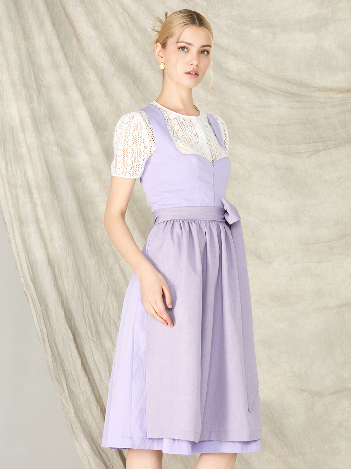Modernes lila Dirndl von Ehreer