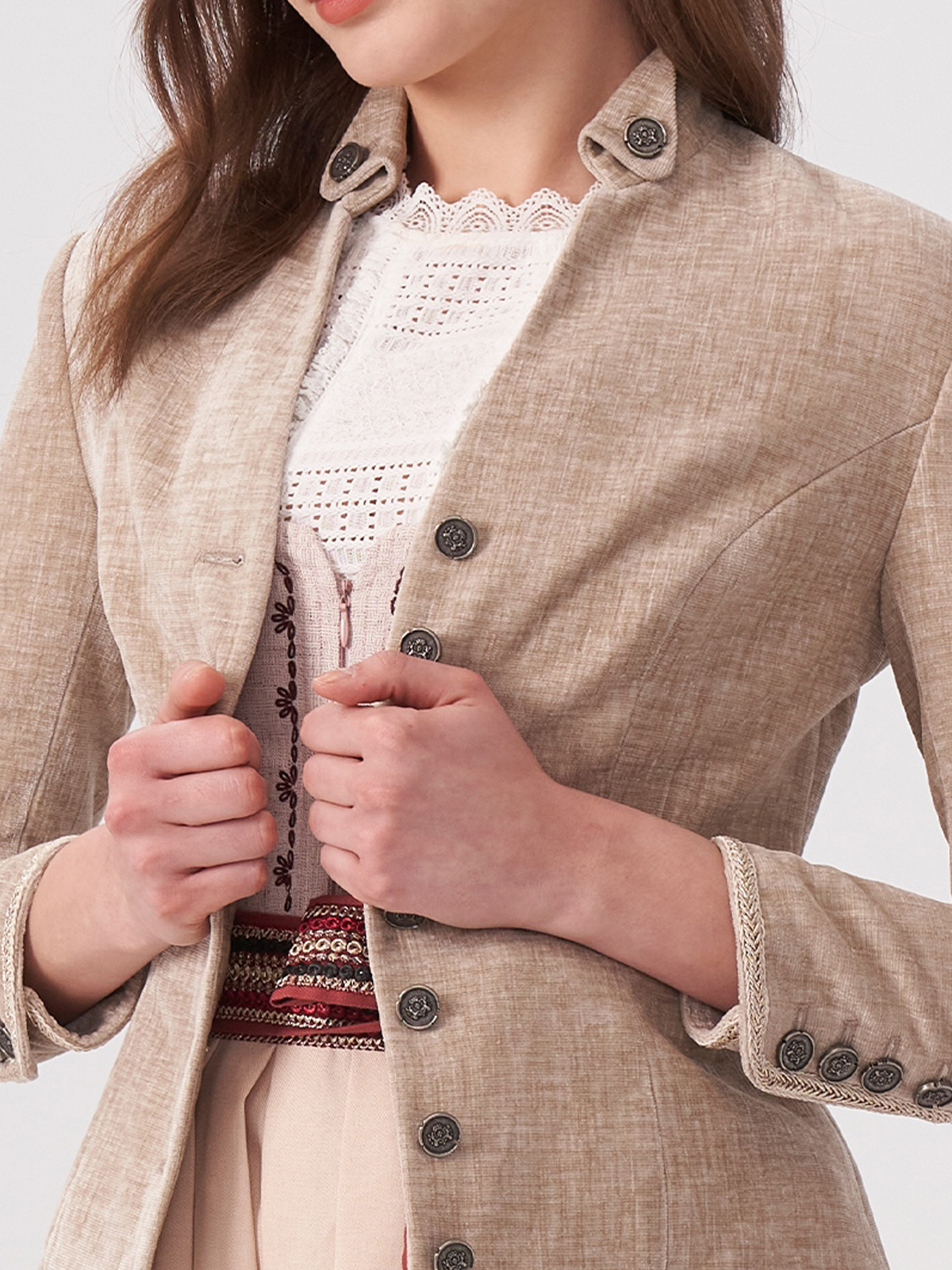 Moderne Dirndl Bluse in Beige
