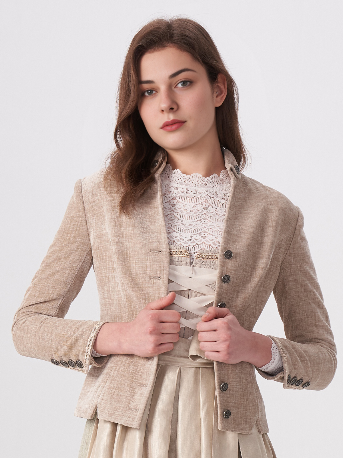 Dirndlbluse geschlossen in Beige
