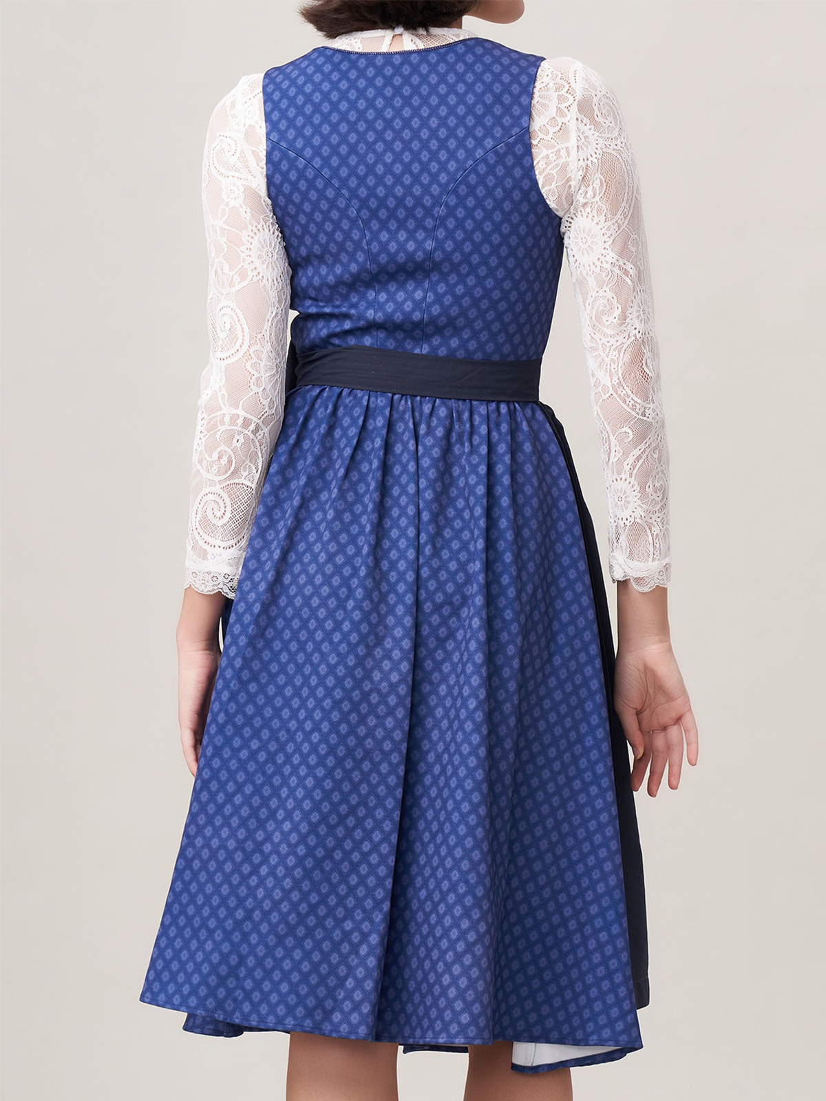 Modernes blaues Dirndl mit schlanker Silhouette