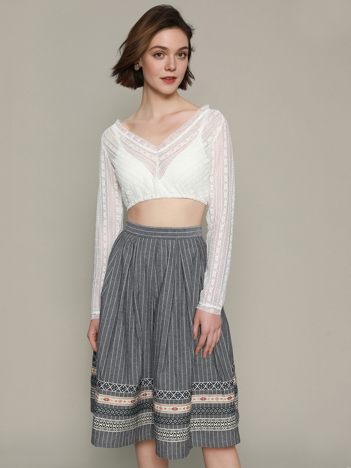Modernes Dirndl in Grau
