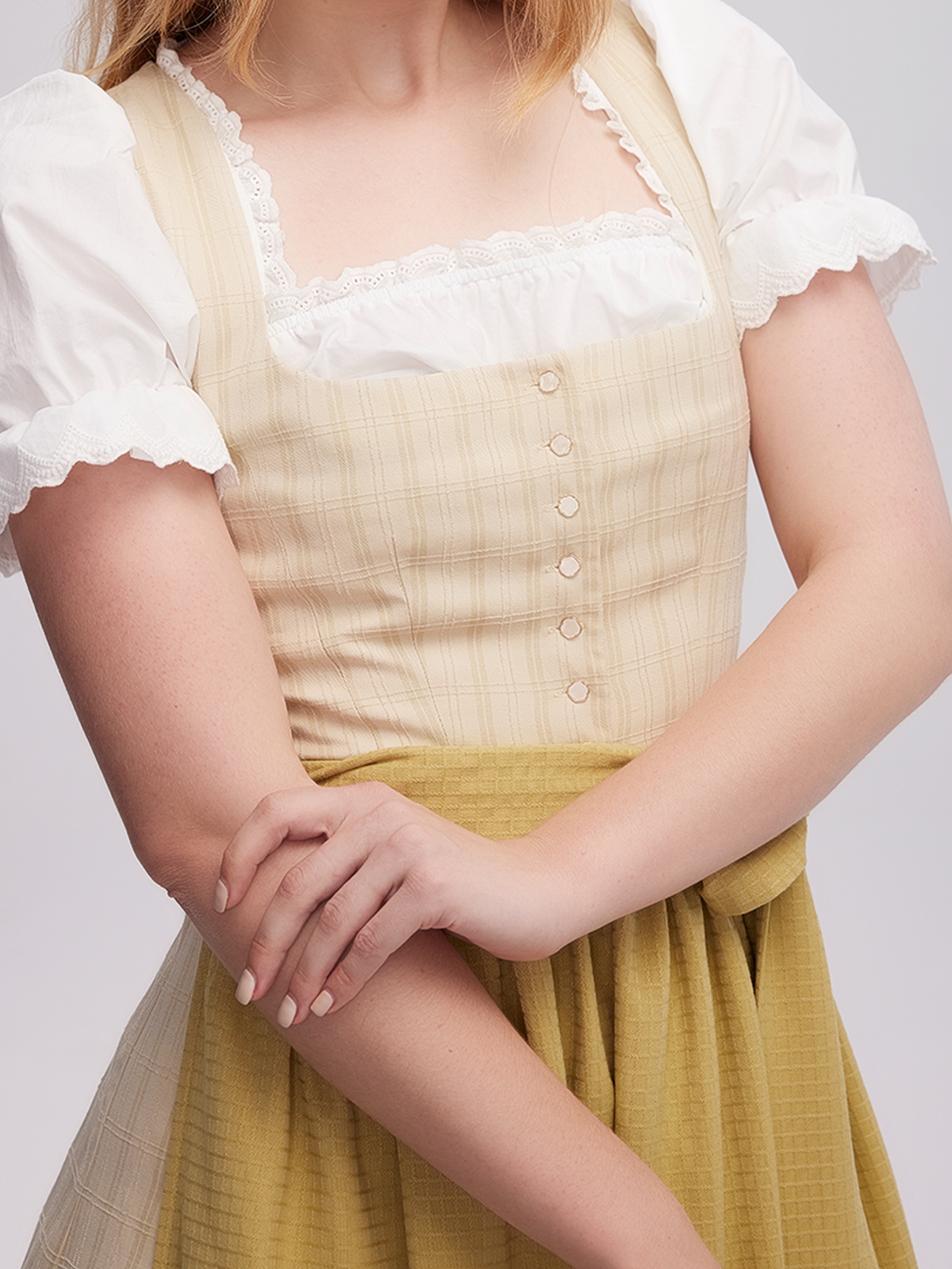 Dirndl Hellgrau mit eleganter Bluse