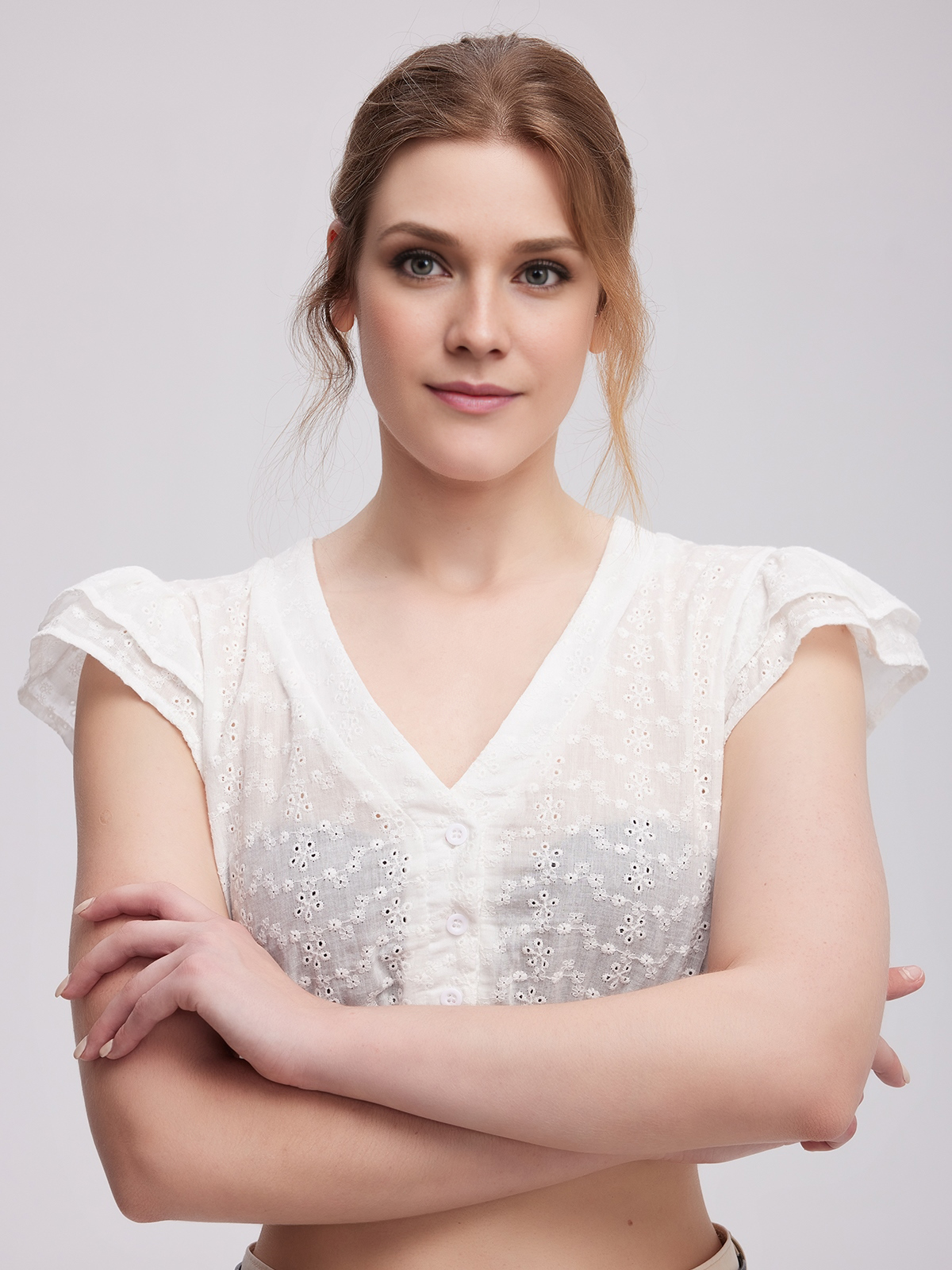 Modernes Dirndl in Weiß mit frischem Design