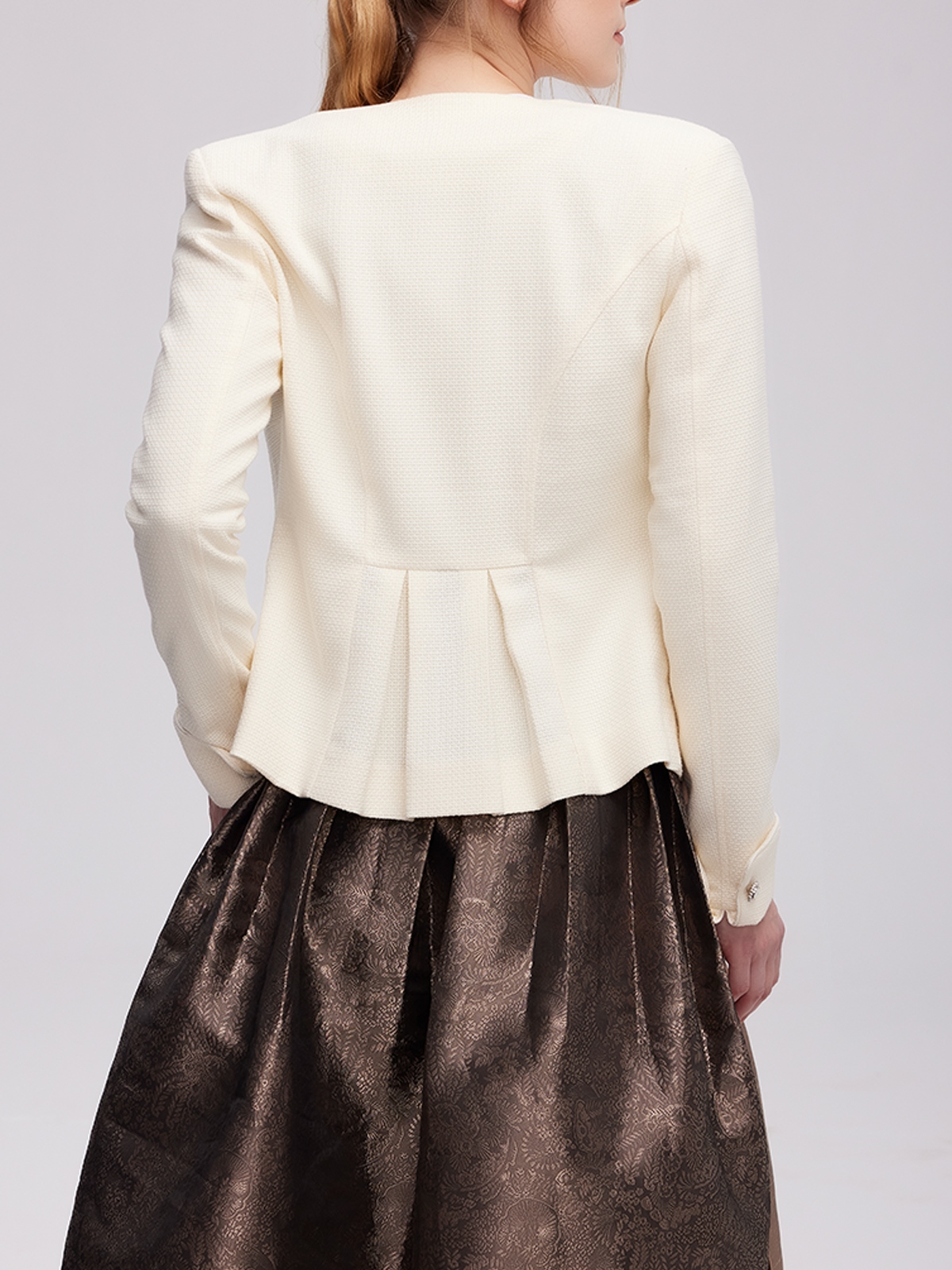 Elegantes Dirndl in Weiß