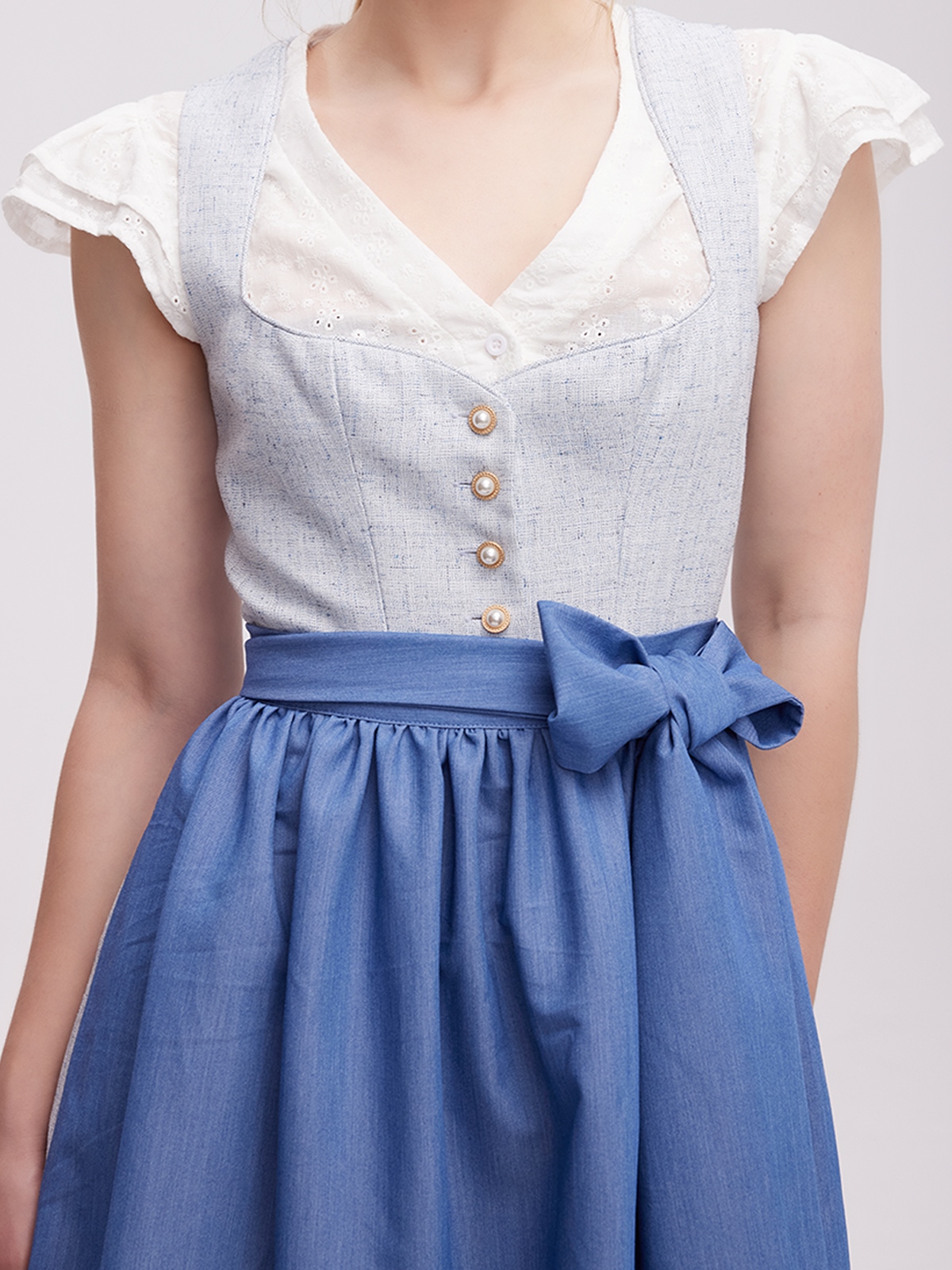Modernes Dirndl in Blau