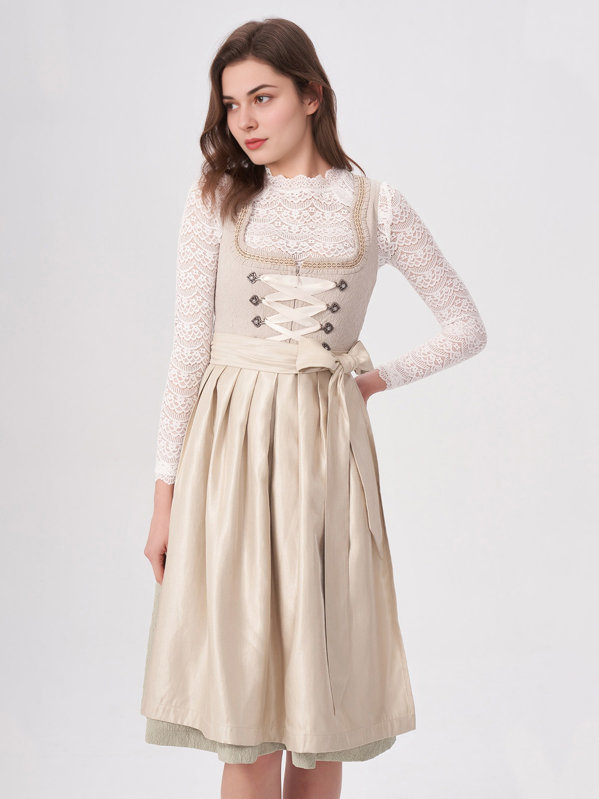 Modernes Dirndl in Beige
