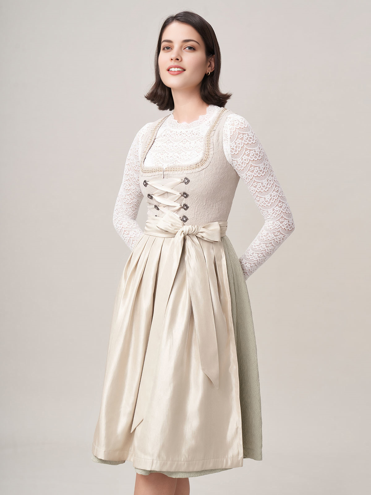 Modernes Dirndl in Beige