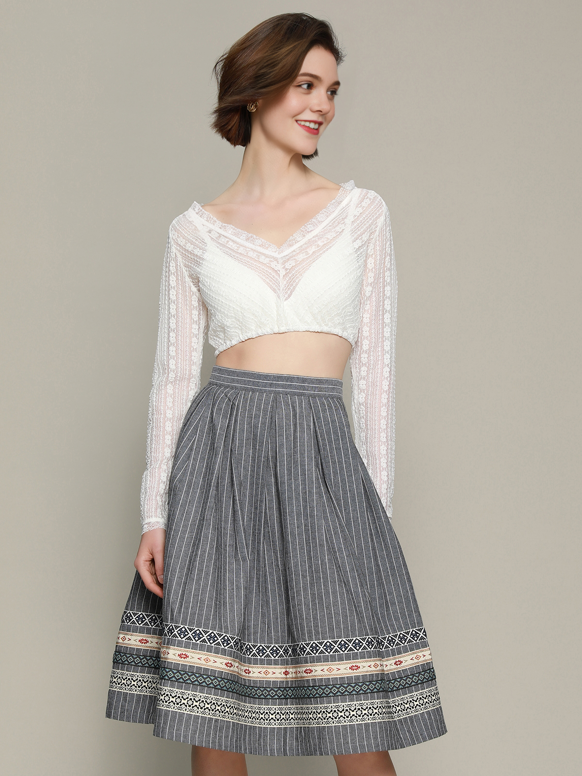 Modernes graues Dirndl mit urbanem Chic