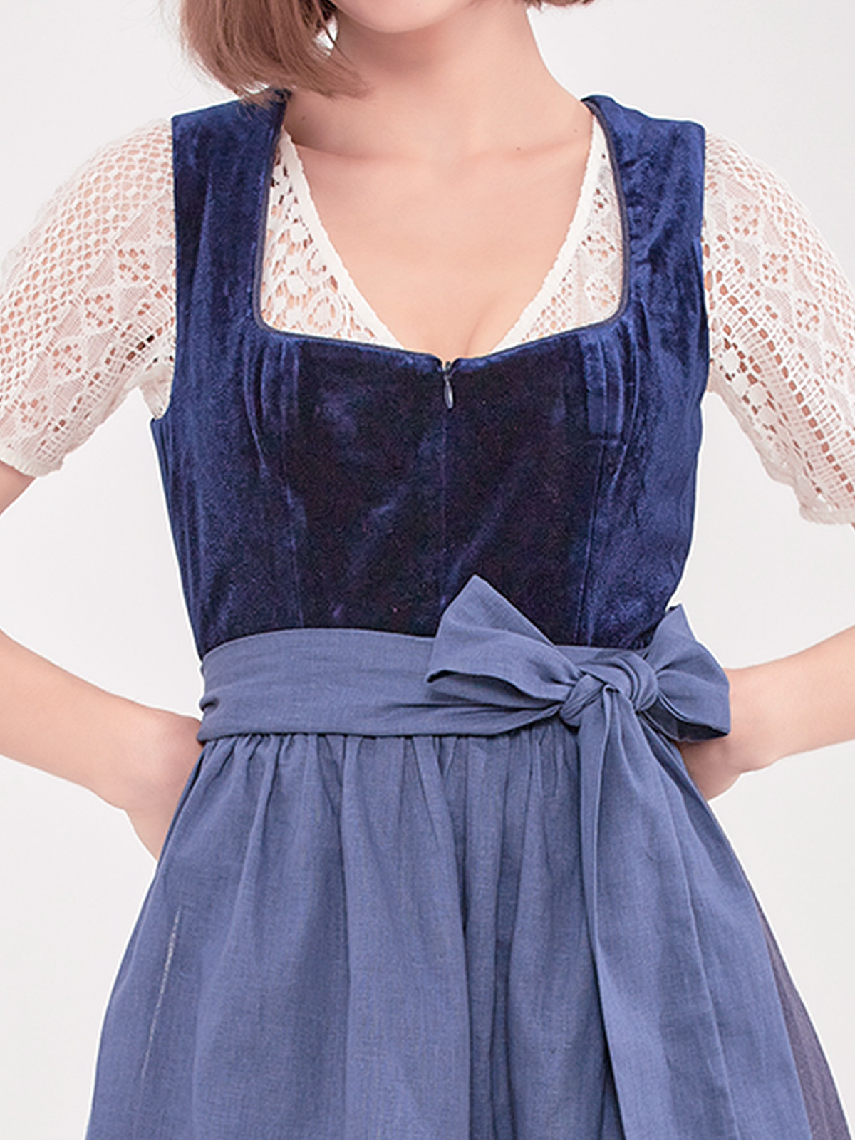 Modernes blaues Dirndl von Ehreer