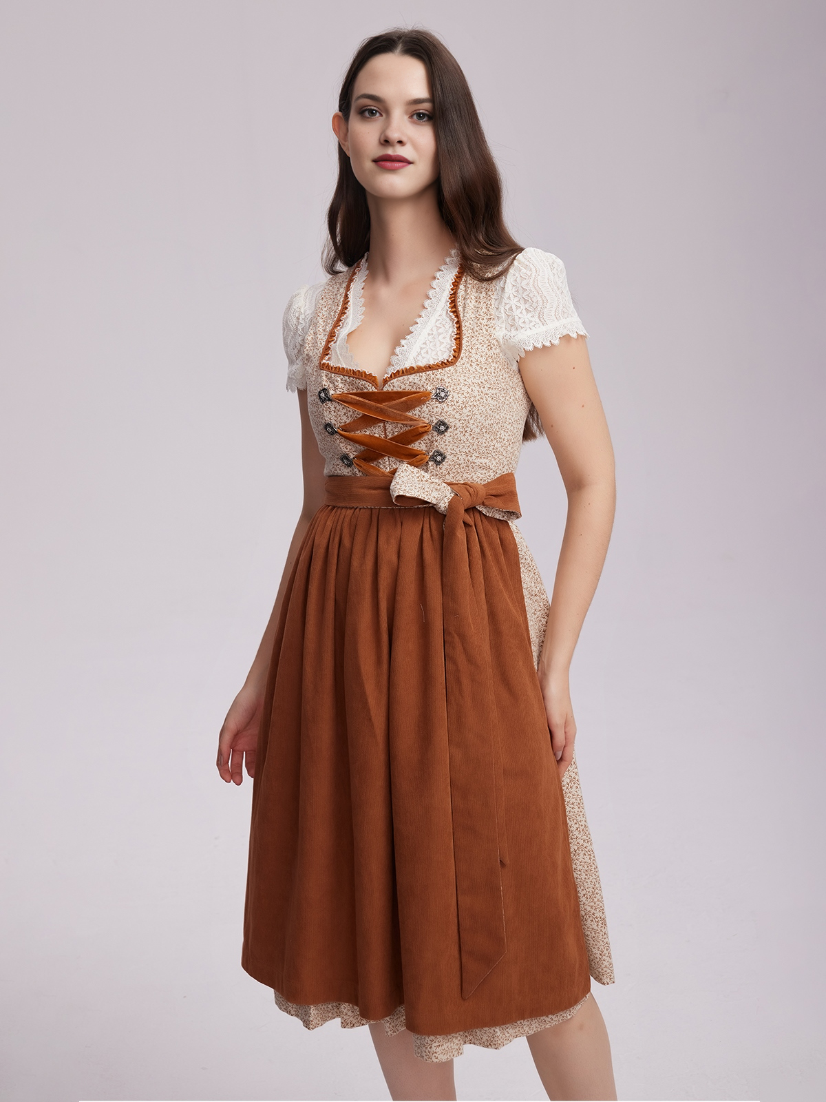Modernes Dirndl in Braun