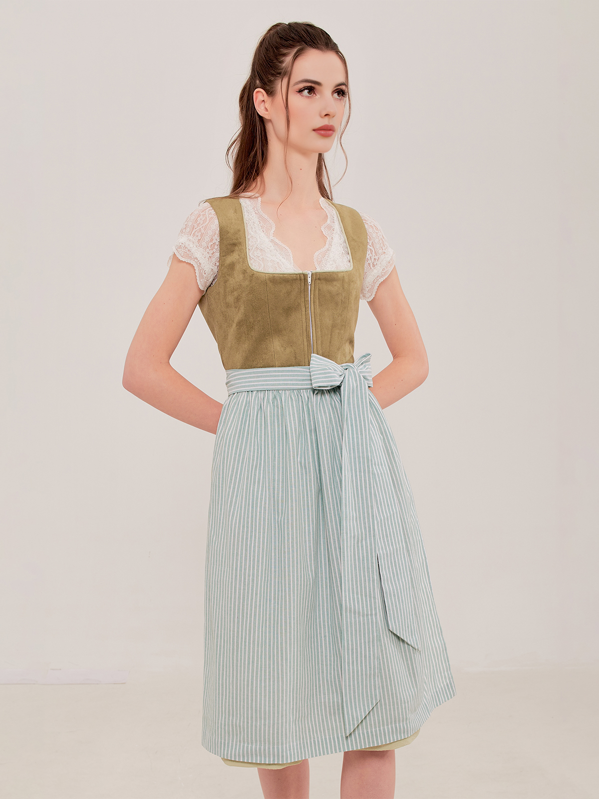 Dirndl mit Hakenverschluss in Grün