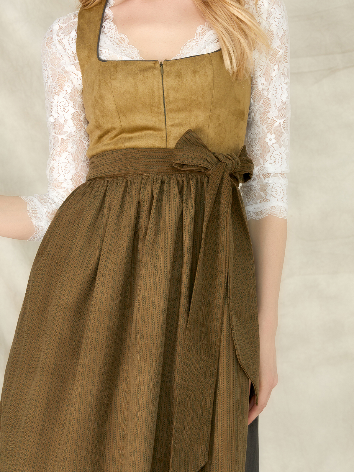 Dirndl in Grün – ein Beispiel für moderne Farbvariationen