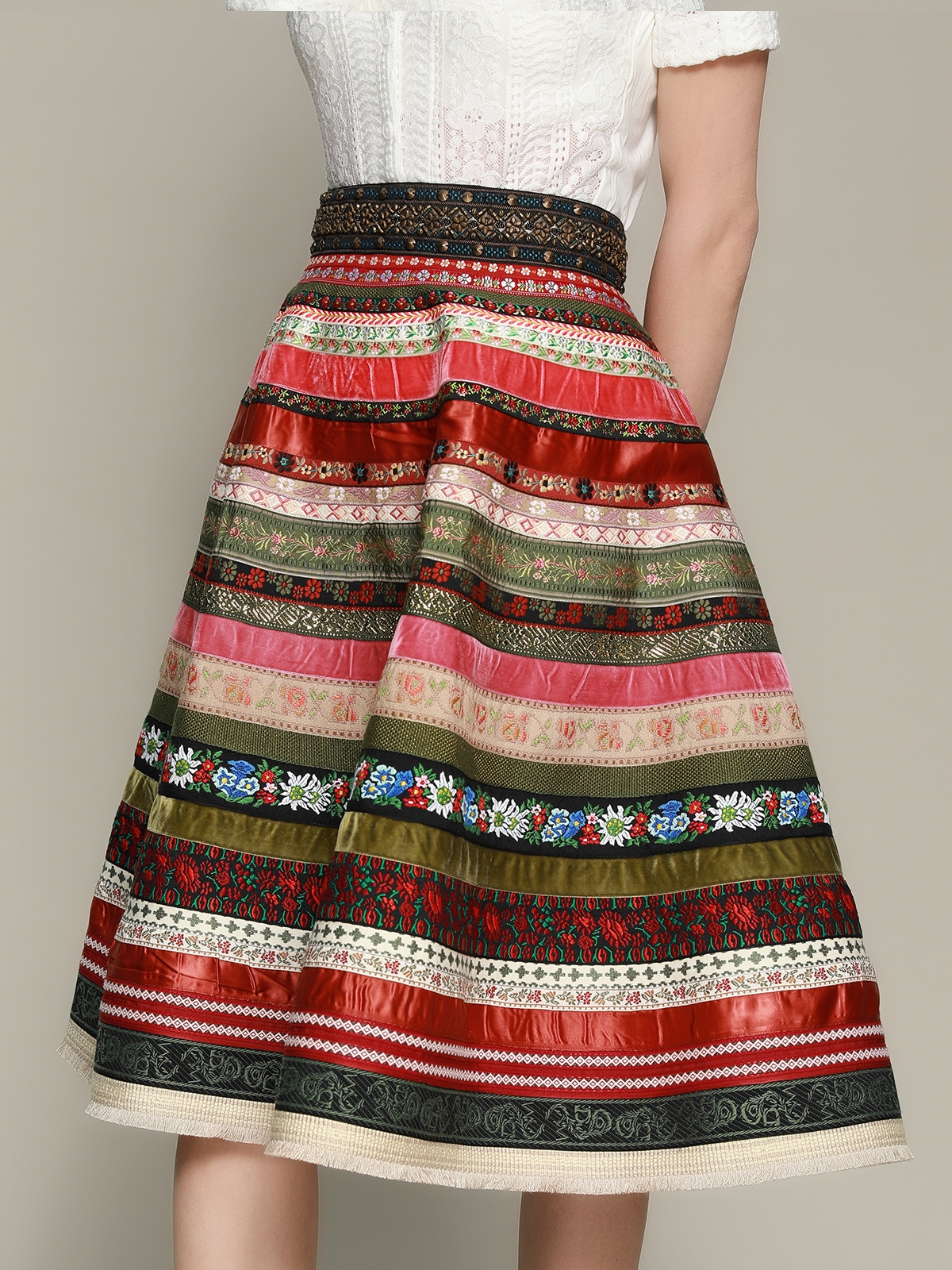 Schwarzes Dirndl Midi in eleganter Ausführung