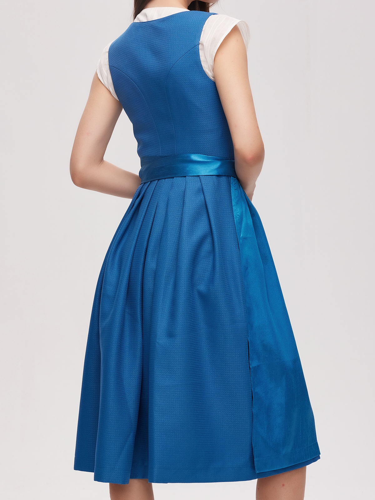 Dirndl Gelb in strahlender Eleganz